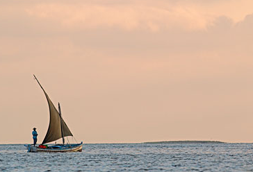 Zero plastic in the îles d’Or archipelago and replication in the Mediterranean